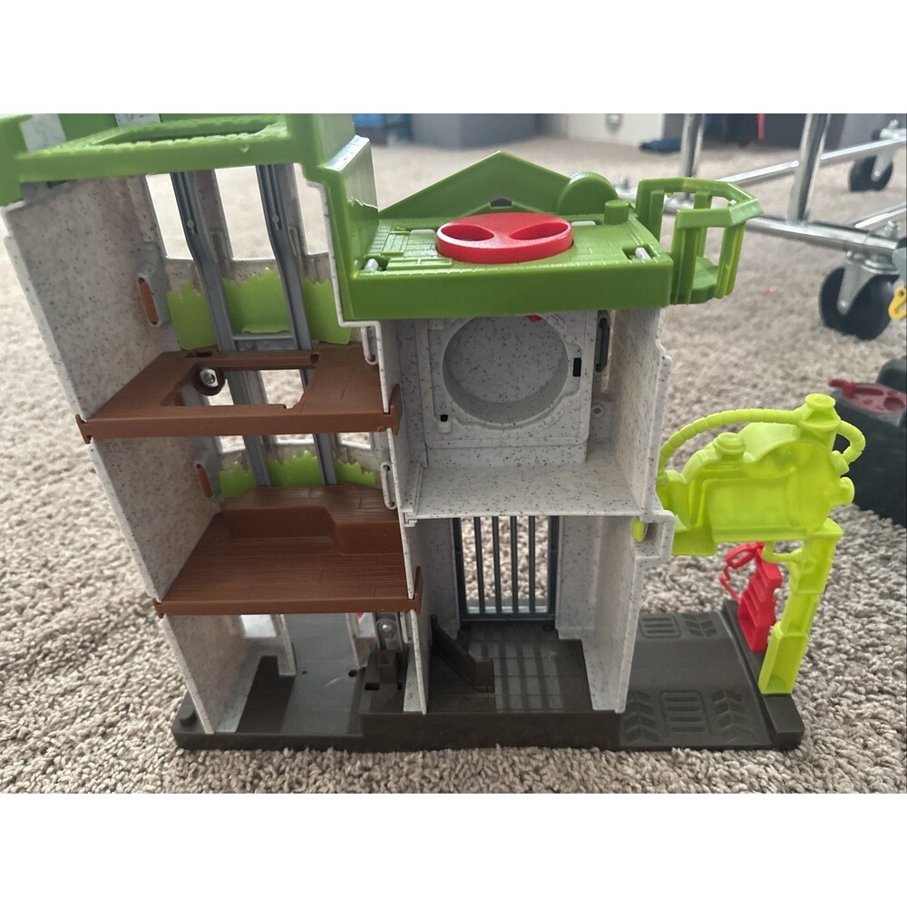 Imaginext DC Batman Crime Alley Joker's Lair Bank Action Figure Diorama Playset
